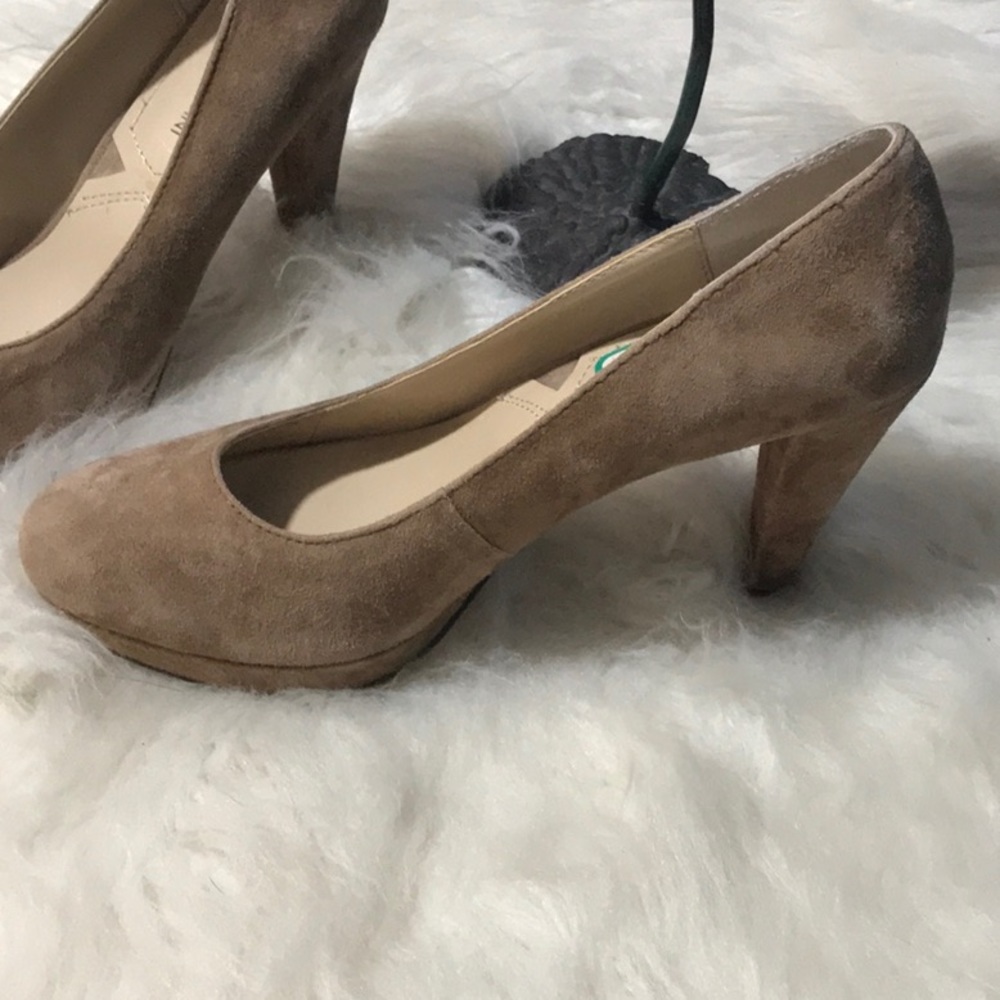 Adrienne Vittadini nude suede high heels platform Size 6 1/2 tan color - Picture 2 of 11